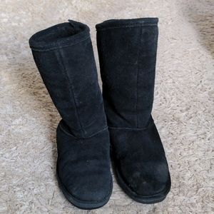 Bearpaw lace up black suede boots